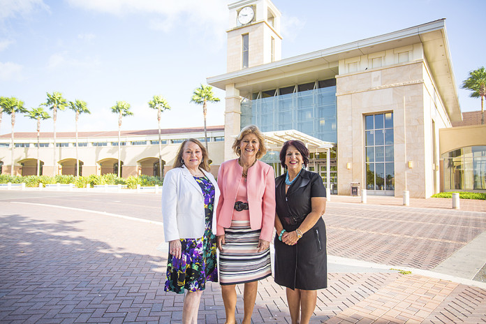 Vicepresidente y Directora del Buró de visitantes del Centro de Convenciones de McAllen, Nancy Millar; Presidente del South Texas College, Shirley A. Reed; y Comisionada de la Ciudad de McAllen Verónica Whitacre.