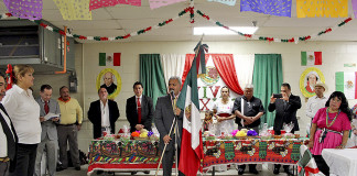 Lorenzo Moisés Preciado Murguía, del Consulado de México en McAllen, fue quien realizó el tradicional grito.