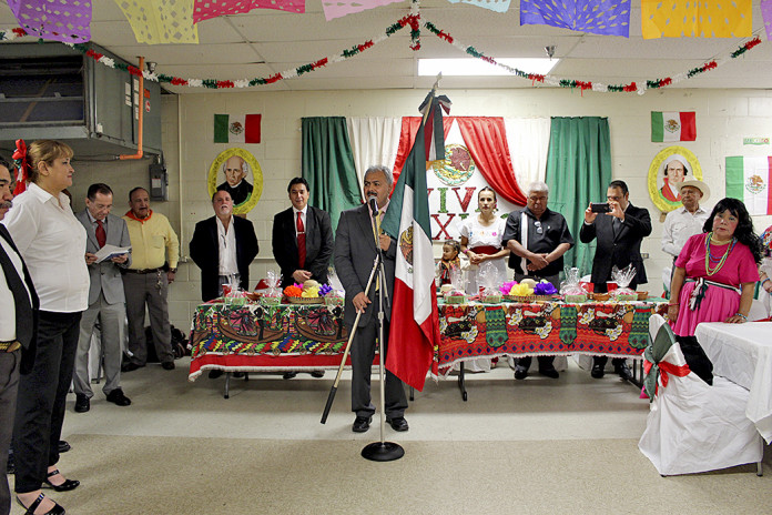 Lorenzo Moisés Preciado Murguía, del Consulado de México en McAllen, fue quien realizó el tradicional grito.