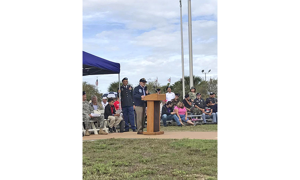 Jim Darling, alcalde de McAllen, rindió homenaje al sacrificio de quienes no lograron regresar a casa durante la ceremonia del Día de los Veteranos en la ciudad de McAllen. 