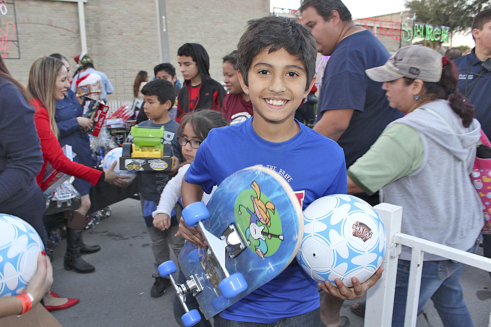 Se percibía la gran alegría en las miles de caritas cuando recibían su juguete.  