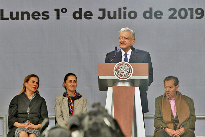 López Obrador culminó su informe en el Zócalo
