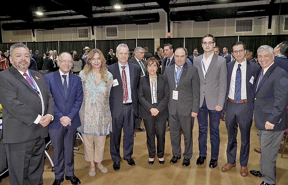 Timoteo Juárez, Embajador Mario Chacón, Dra. Maki Ortiz, Peter Smith, Cónsul Socorro Jorge, Secretario de Desarrollo Económico de Tamaulipas, Carlos García; Eduardo Gómez, David Zapata y Leonel Cantú Robles.