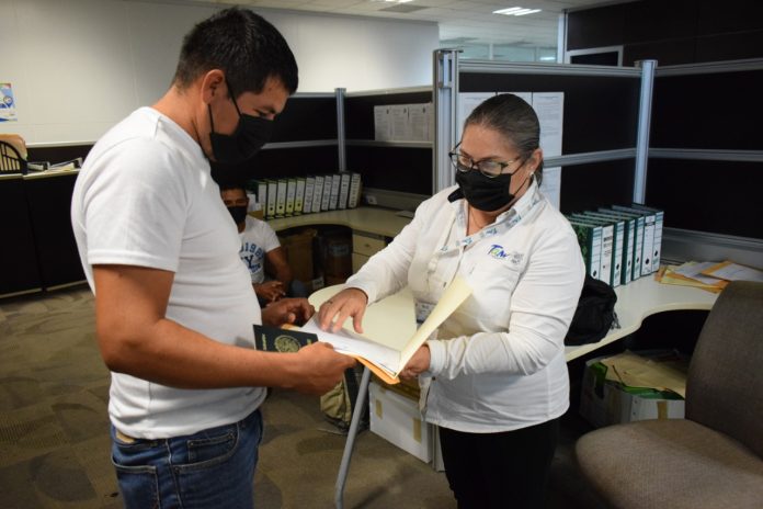 Jornaleros tamaulipecos retornan a la cosecha de tomate en Estados Unidos, destacan por su mano de obra calificada . (2)