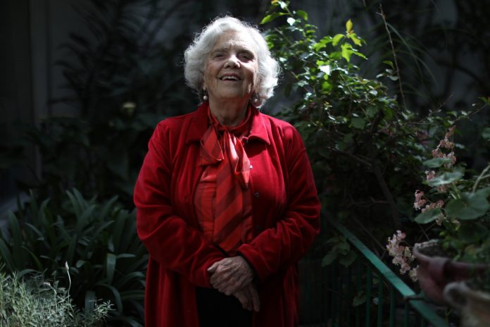 Elena Poniatowska: "Escribir es alejar la muerte"