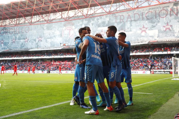 El paraguayo Escobar anota y asiste en la goleada del Cruz Azul sobre el Toluca