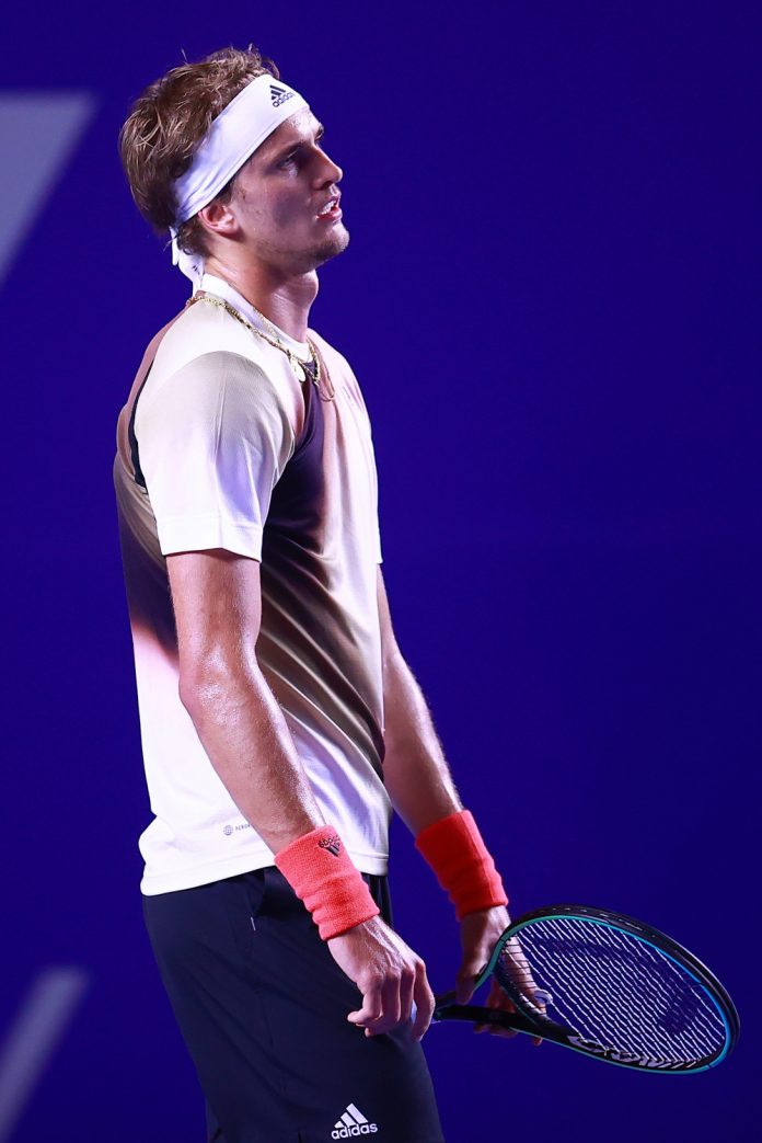 Zverev descalificado por golpear la silla del juez tras partido de dobles