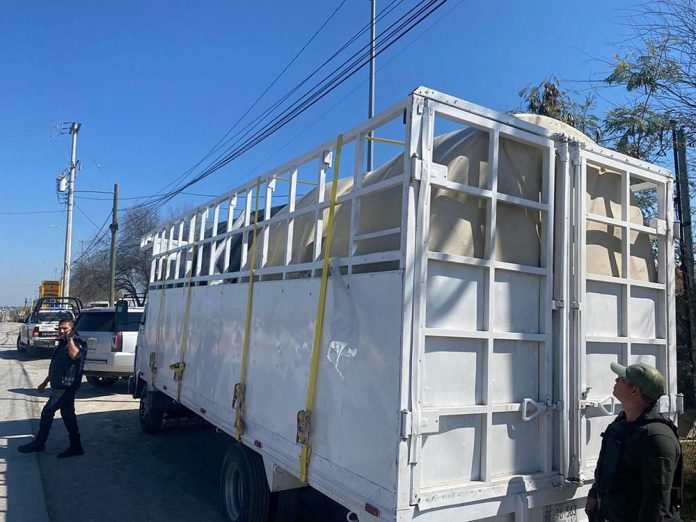 Autoridades hallan a 59 migrantes escondidos en tinacos en norte de México