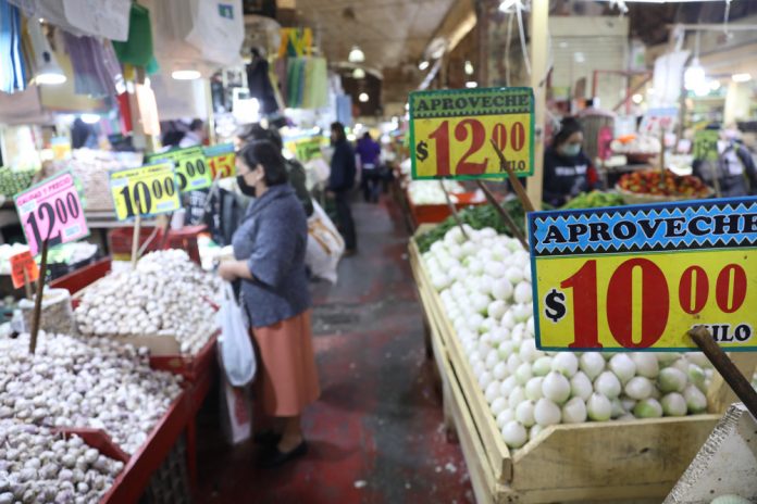 Inflación de México no da tregua en enero y la subyacente rompe marca de 2001