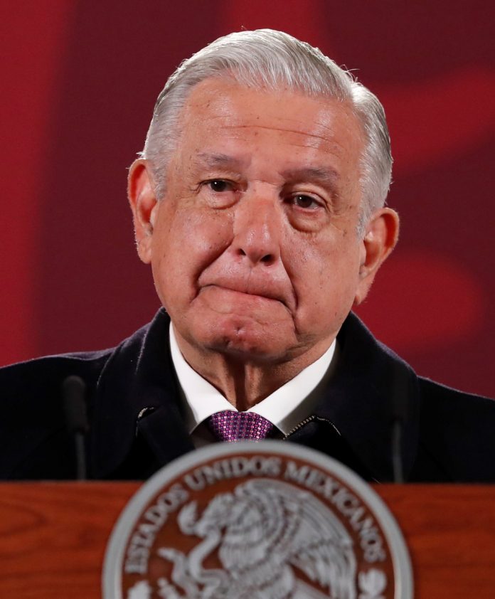 Crecen críticas por abuso de poder de López Obrador por ataques a periodista