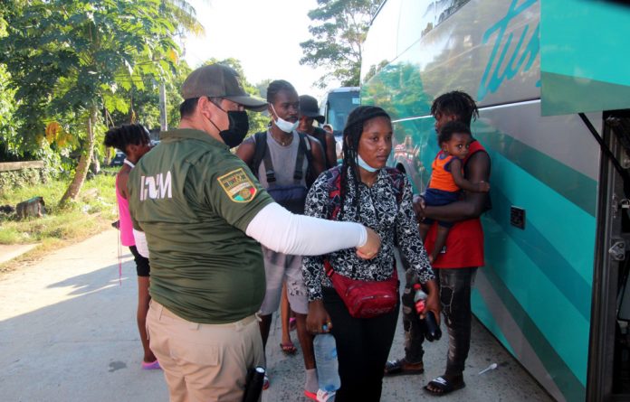 Agentes mexicanos interceptan a 1.266 migrantes en un lapso de 24 horas
