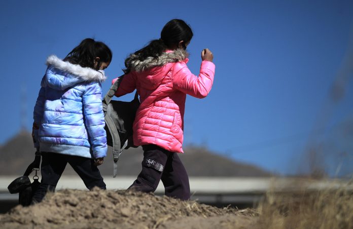 Niñas migrantes enfrentan graves peligros en su travesía a EEUU, alerta ONG