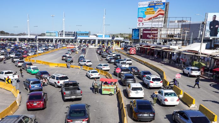 EEUU detecta alza en llegada de ucranianos y rusos por la frontera con México
