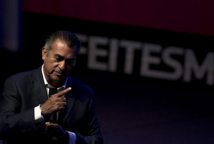 Arrestan a exgobernador de estado mexicano de Nuevo León por desviar recursos