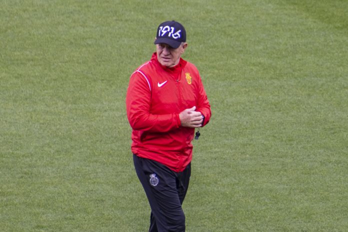 Javier Aguirre programa cinco entrenamientos previos a la