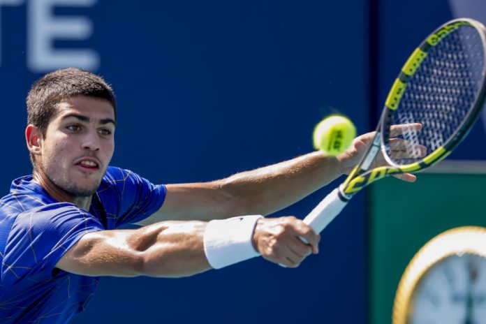 Alcaraz sigue con paso firme en Miami y pasa a octavos de final