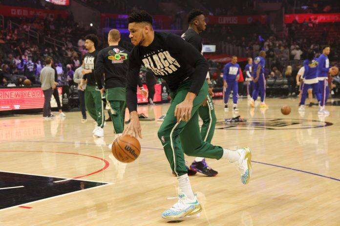 116-118. Antetokounmpo enseña los dientes en casa de los 76ers