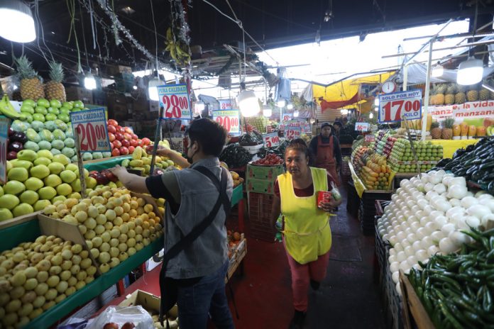 El sector privado baja previsión de crecimiento de México a 2,04 % para 2022