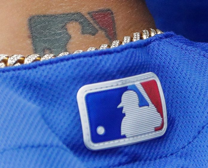 La MLB y jugadores acuerdan negociar un sorteo internacional