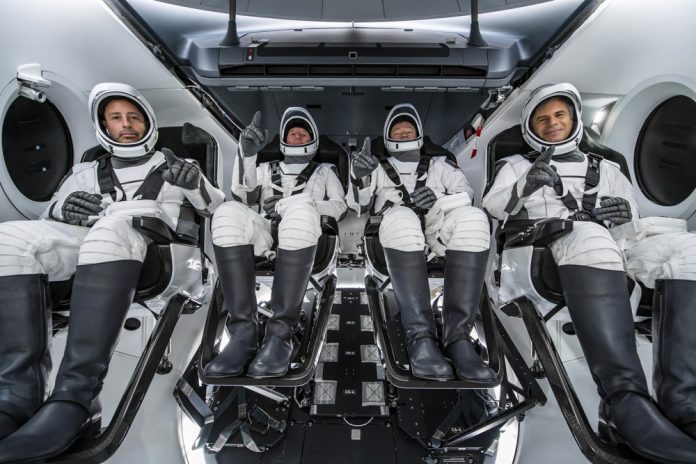 La primera misión privada espacial, la Ax-1, regresa con éxito a la Tierra