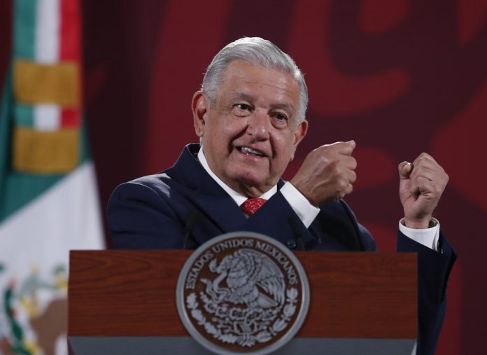 López Obrador busca reemplazar sistema electoral con reforma "democrática"