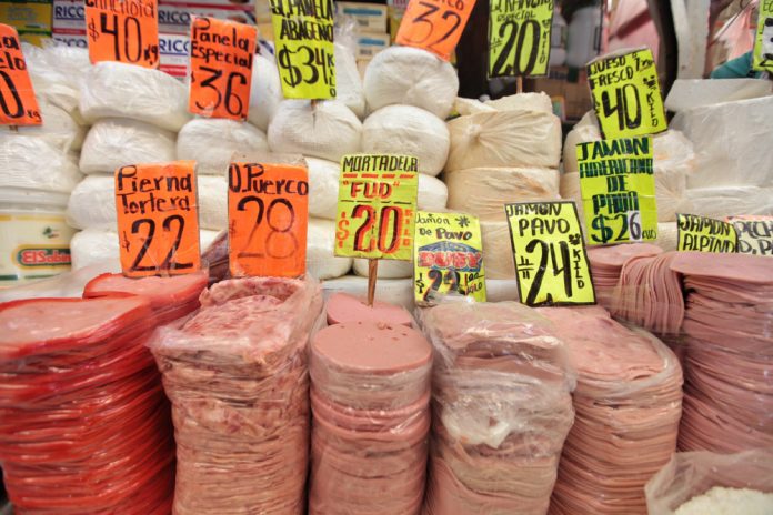 Banco de México advierte sobre alto costo social de alza en precios alimentos