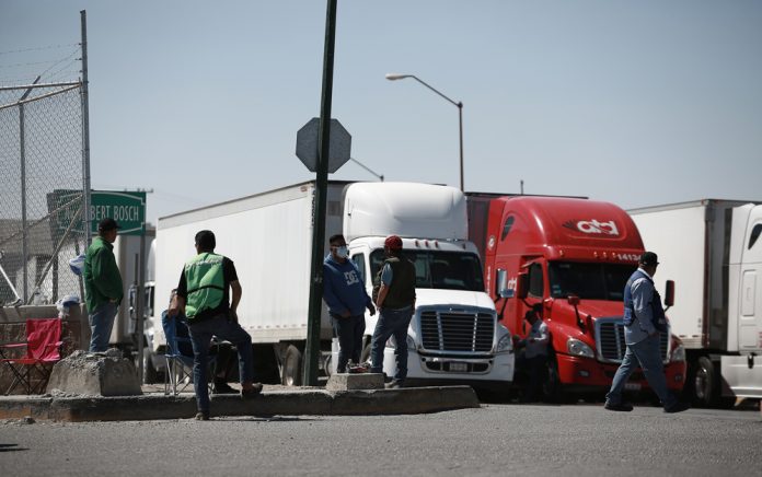 El drama comercial para México y EE.UU. de la mano dura migratoria de Abbott