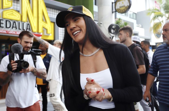 AsÌ ganÛ Amanda Serrano su primer millÛn
