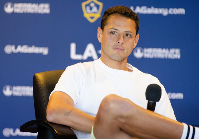 'Chicharito' defiende a 'Canelo': "Ya toda la gente le quiere crucificar..."