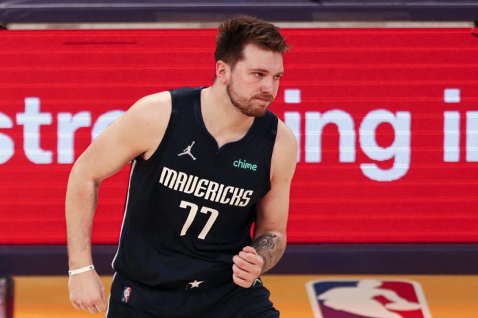 129-109. Booker y Paul dejan tocado a Doncic