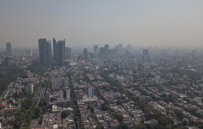 Autoridades anuncian emergencia ambiental por ozono en el Valle de México