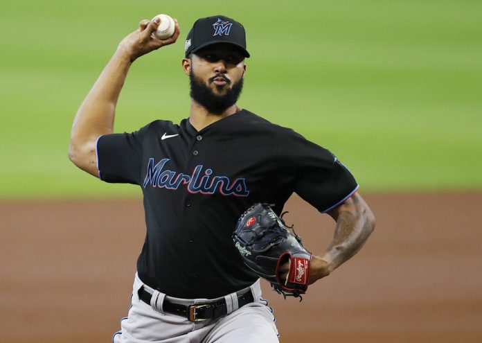 Sandy Alc·ntara entra de lleno en carrera por Cy Young de Liga Nacional