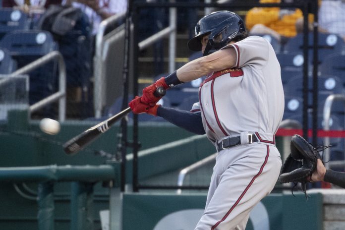 Swanson pega dos cuadrangulares y los Bravos mantienen su ritmo ganador
