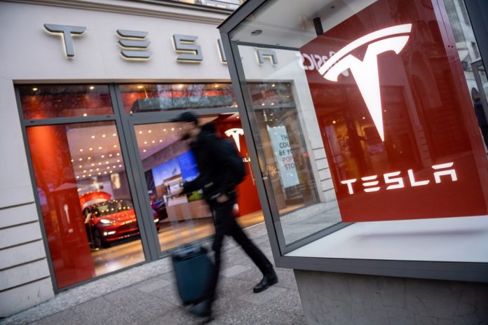 Tesla pierde valor ante el posible despido de un 10 % de su fuerza laboral