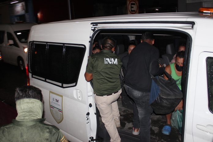 México realiza operativos en su frontera sur para impedir caravana migrante