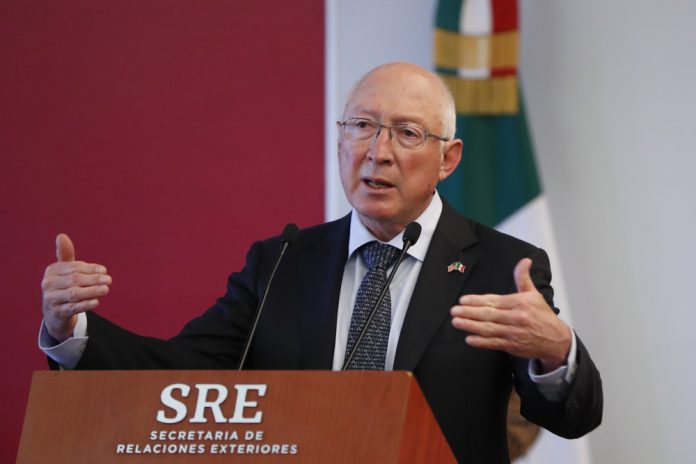 Embajador Salazar pide resolver