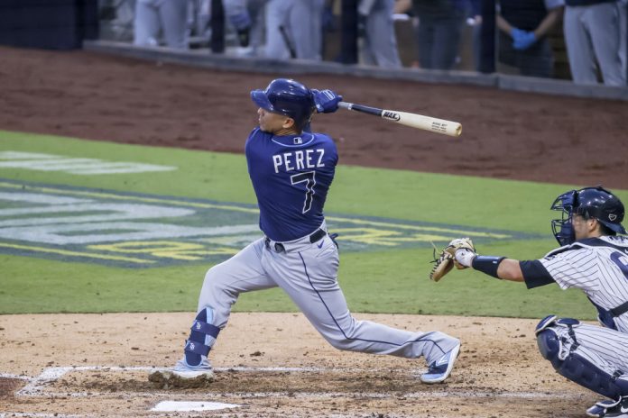 8-7. Michael PÈrez conecta tres jonrones en la victoria de los Piratas sobre los Cerveceros