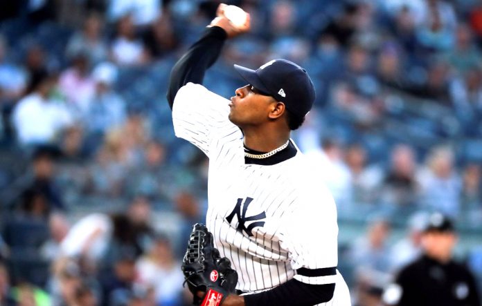 Luis Severino sale de juego por rigidez en el hombro derecho