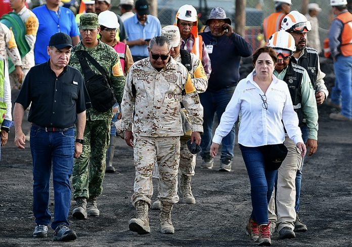 México se reúne con empresas de EEUU y Alemania para el rescate de 10 mineros