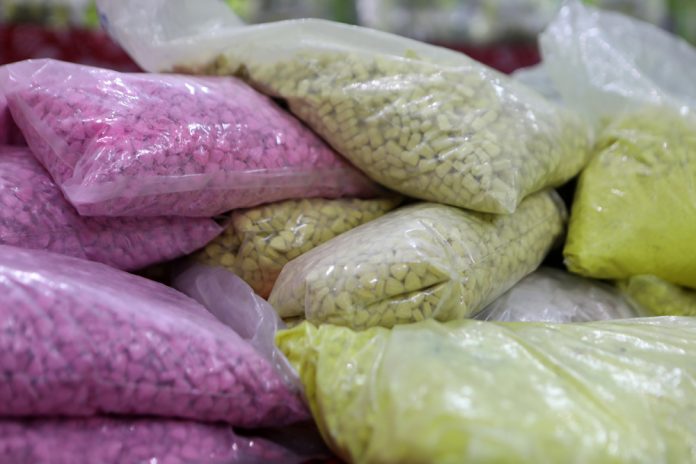 Incautan partida de pastillas de "fentanilo arcoíris semejantes a dulces