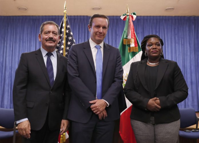 Senador y congresistas de EE.UU. dicen que están en México para