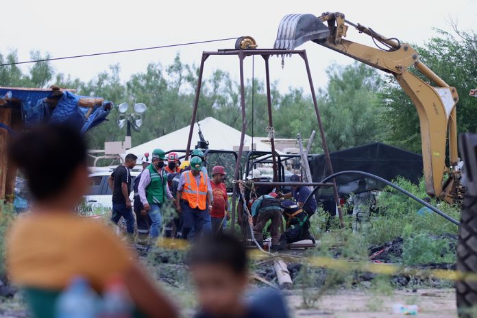 Diez mineros siguen atrapados tras 48 horas del derrumbe en norte de México