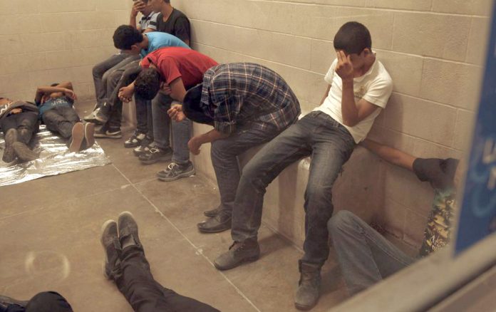 Llamada al servicio de emergencia ayuda al rescate de 28 migrantes en Texas