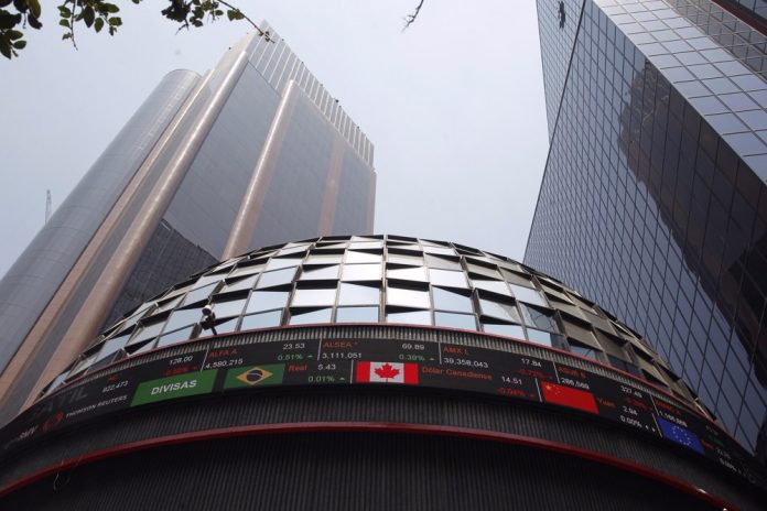 La Bolsa de México cae un 2,18 % y entra en mercado bajista