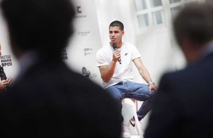 Alcaraz: "Soy el n˙mero 4 del mundo y es complicado aguantar la presiÛn"