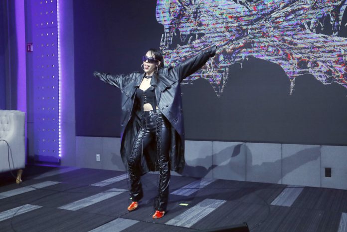 Mexicana Danna Paola lanza videoclip de "XT4S1S", un "parteguas" en su m˙sica