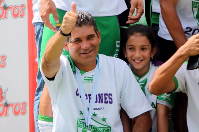 El técnico mexicano Torres encara un difícil reto ante su exequipo en Guatemala