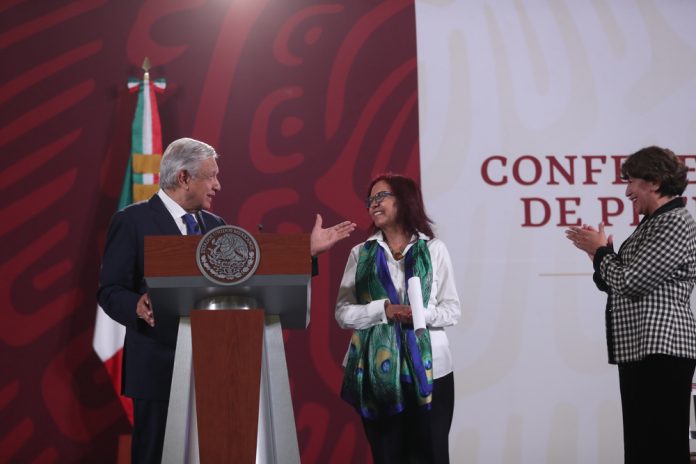 López Obrador nombra a funcionaria cercana como nueva secretaria de Educación