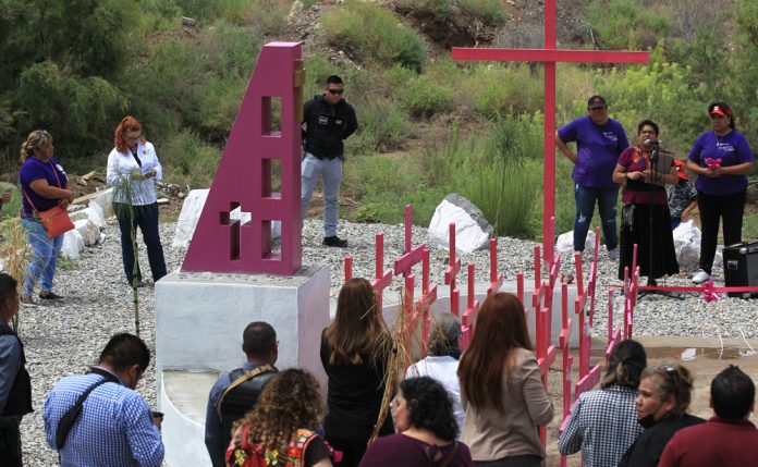 Crean memorial en honor a mujeres víctimas de violencia al norte de México