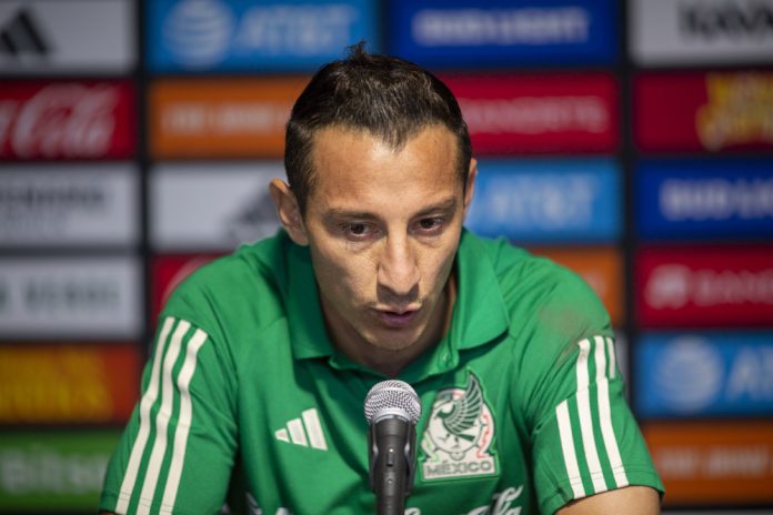 Guardado dice que en la selección mexicana hay que "convivir" con la crítica